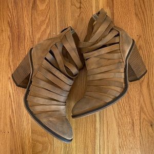 Free People Hybrid Strappy Ankle Boot. Size 38